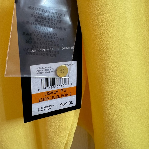 Nine West Yellow V-Neck Blouse Women’s Petite Small NWT - Picture 3 of 4